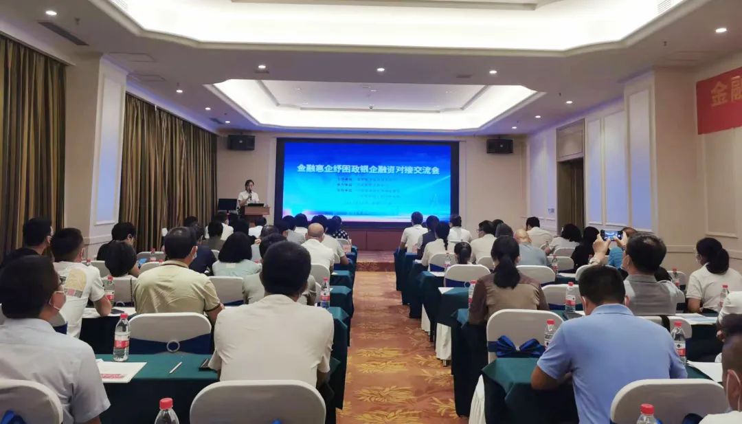  新機(jī)銷(xiāo)售現(xiàn)場(chǎng)