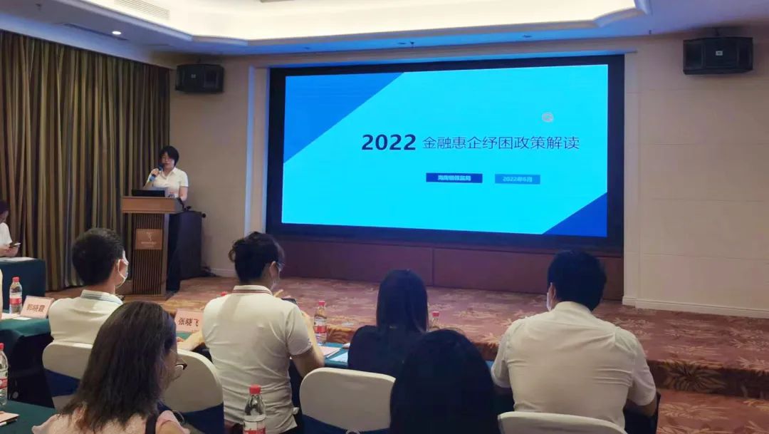  新機(jī)銷(xiāo)售現(xiàn)場(chǎng)